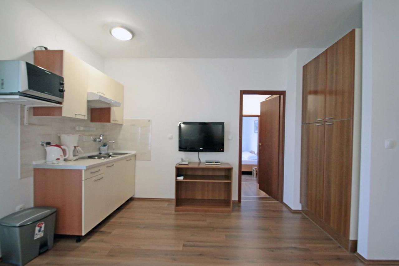 Apartments By The Sea Vinjerac, Zadar - 5811 Екстер'єр фото